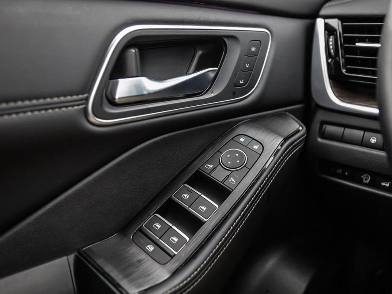 2025 Nissan Rogue Platinum 4dr All-Wheel Drive Sport Utility Photo