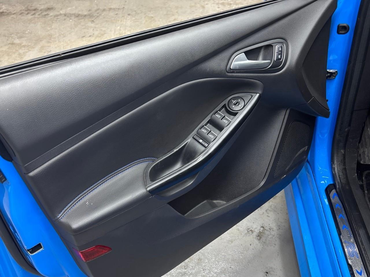 2017 Ford Focus RS Base 4dr Hatchback Photo
