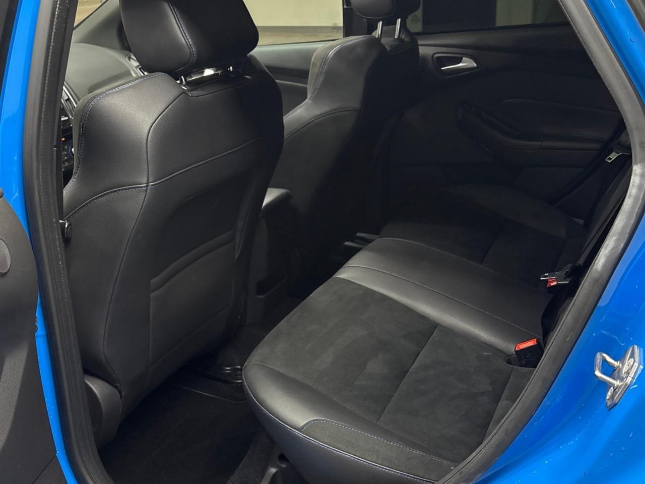 2017 Ford Focus RS Base 4dr Hatchback Photo