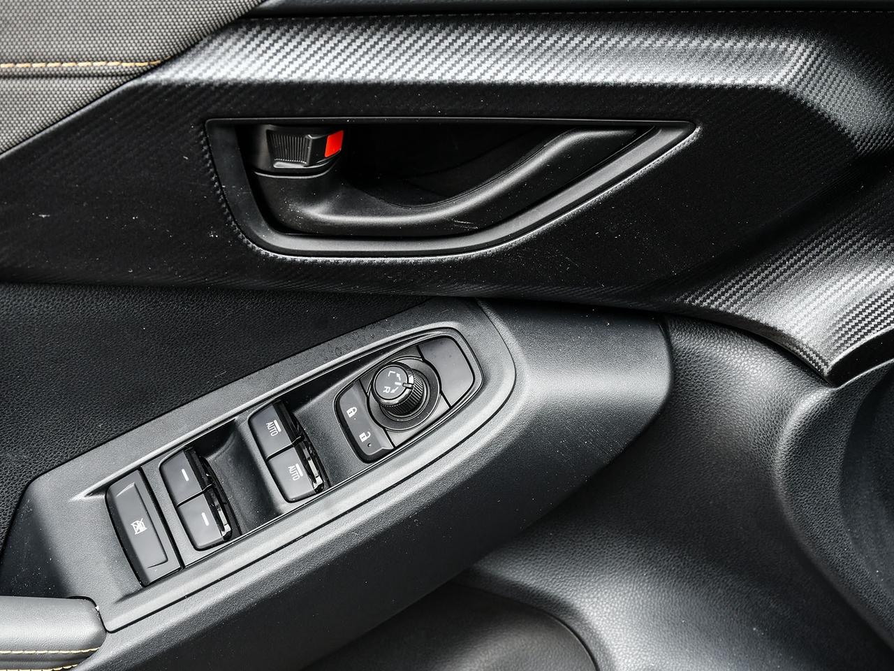 2026 Subaru Crosstrek ONYX  LOW KM   DEMO  CLEAN CARFAX  SUNROOF  AWD Photo