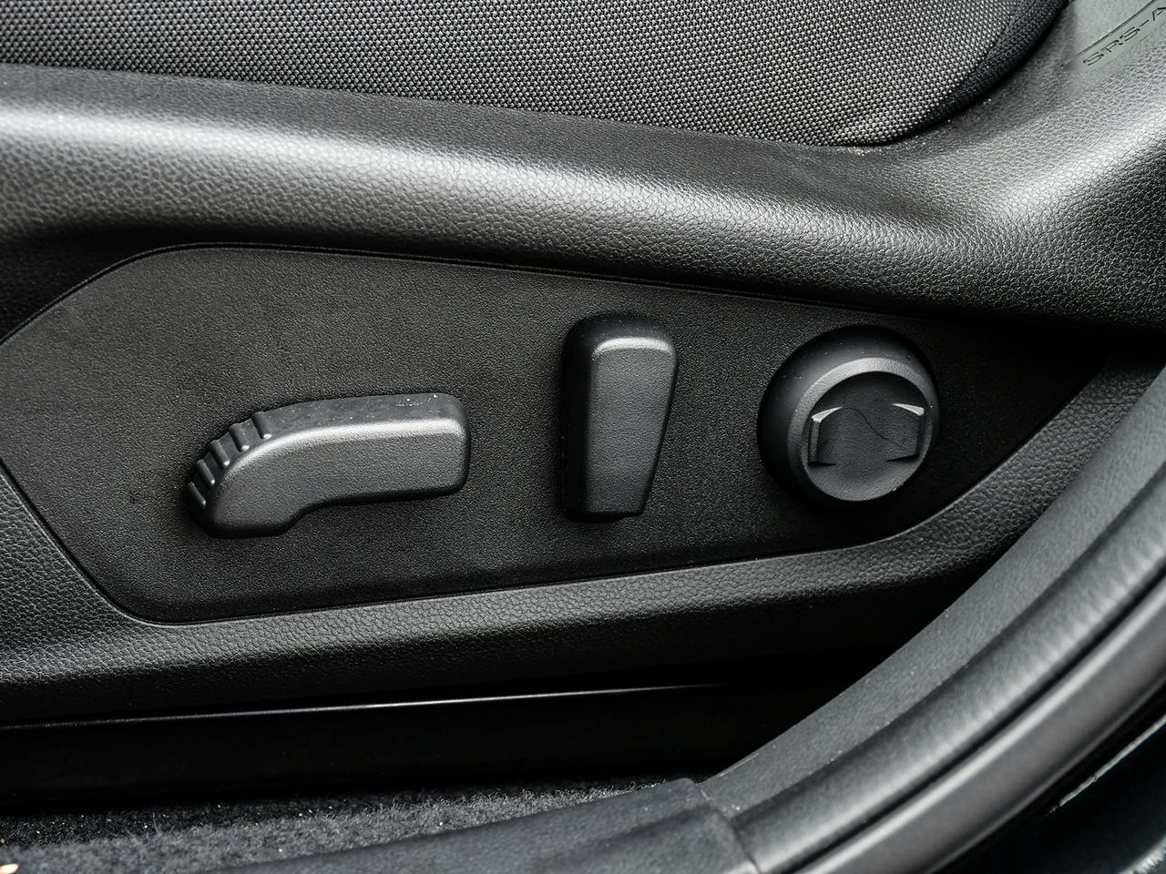 2026 Subaru Crosstrek ONYX  LOW KM   DEMO  CLEAN CARFAX  SUNROOF  AWD Photo