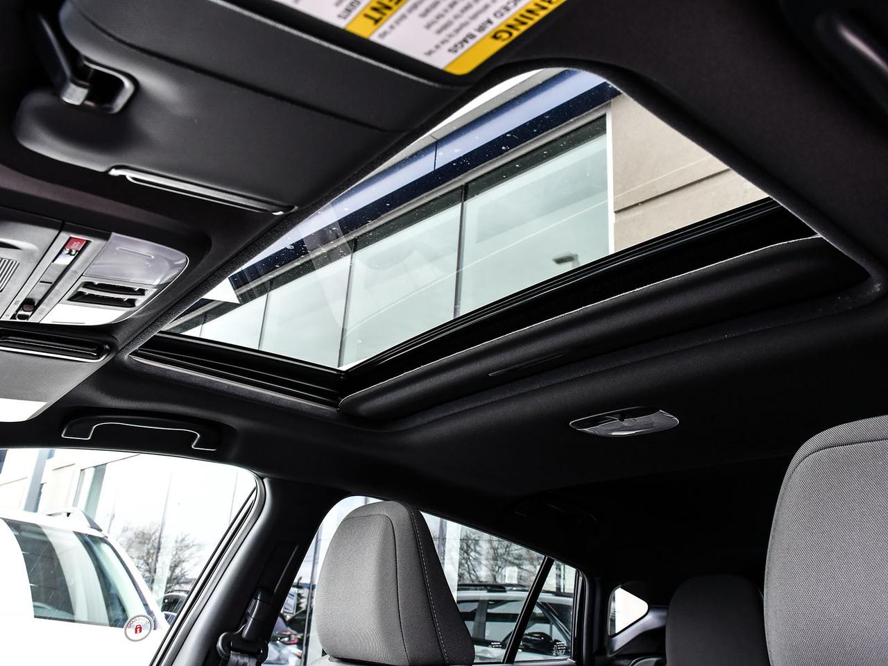 2026 Subaru Crosstrek ONYX  LOW KM   DEMO  CLEAN CARFAX  SUNROOF  AWD Photo