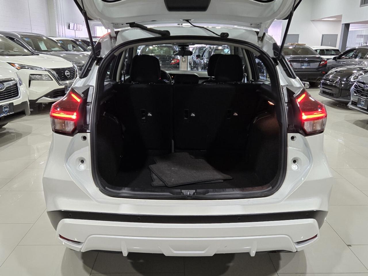 2024 Nissan Kicks SV CVT No Accidents One Owner APPLE CAR-PLAY PARK Photo