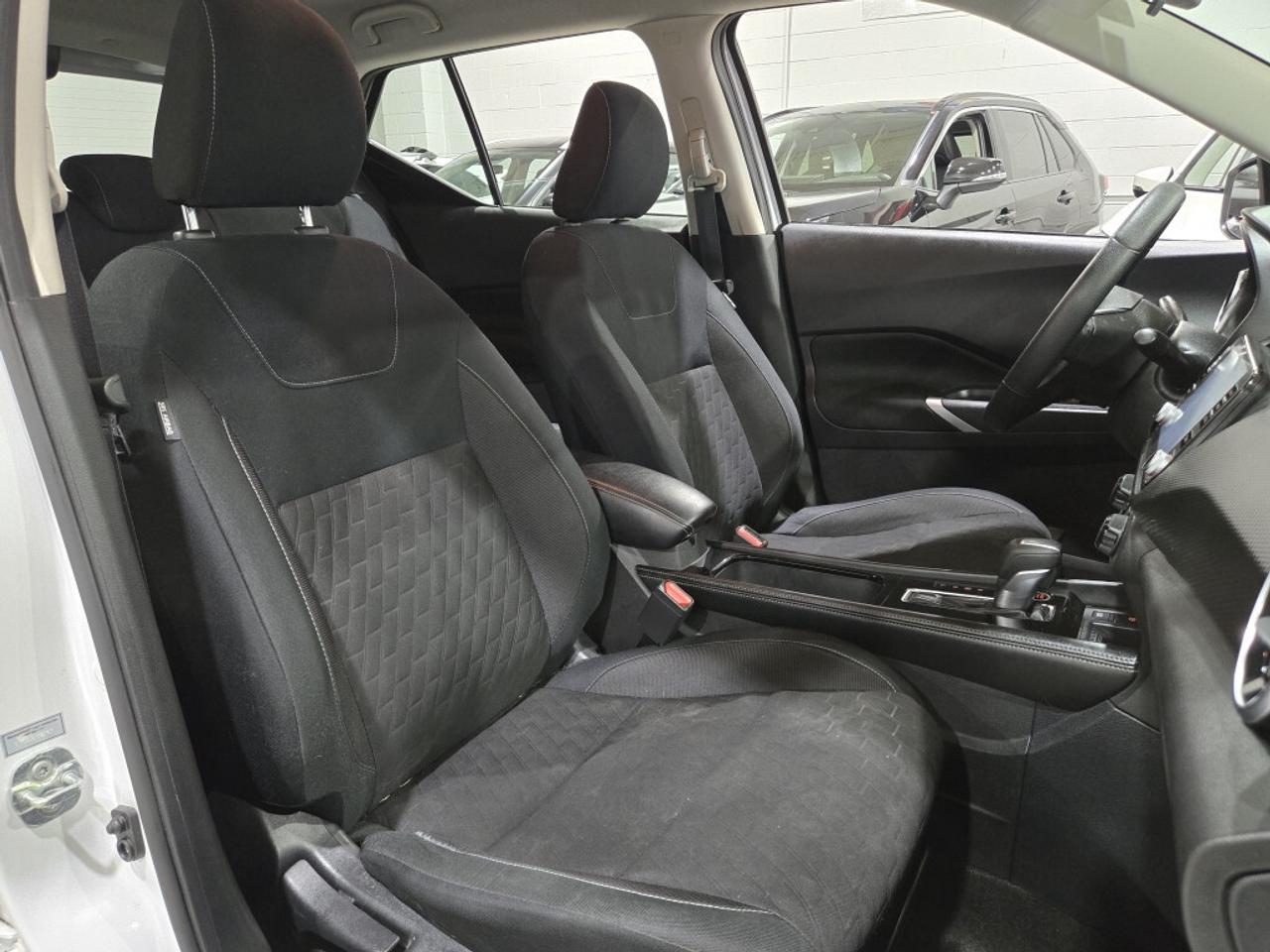 2024 Nissan Kicks SV CVT No Accidents One Owner APPLE CAR-PLAY PARK Photo