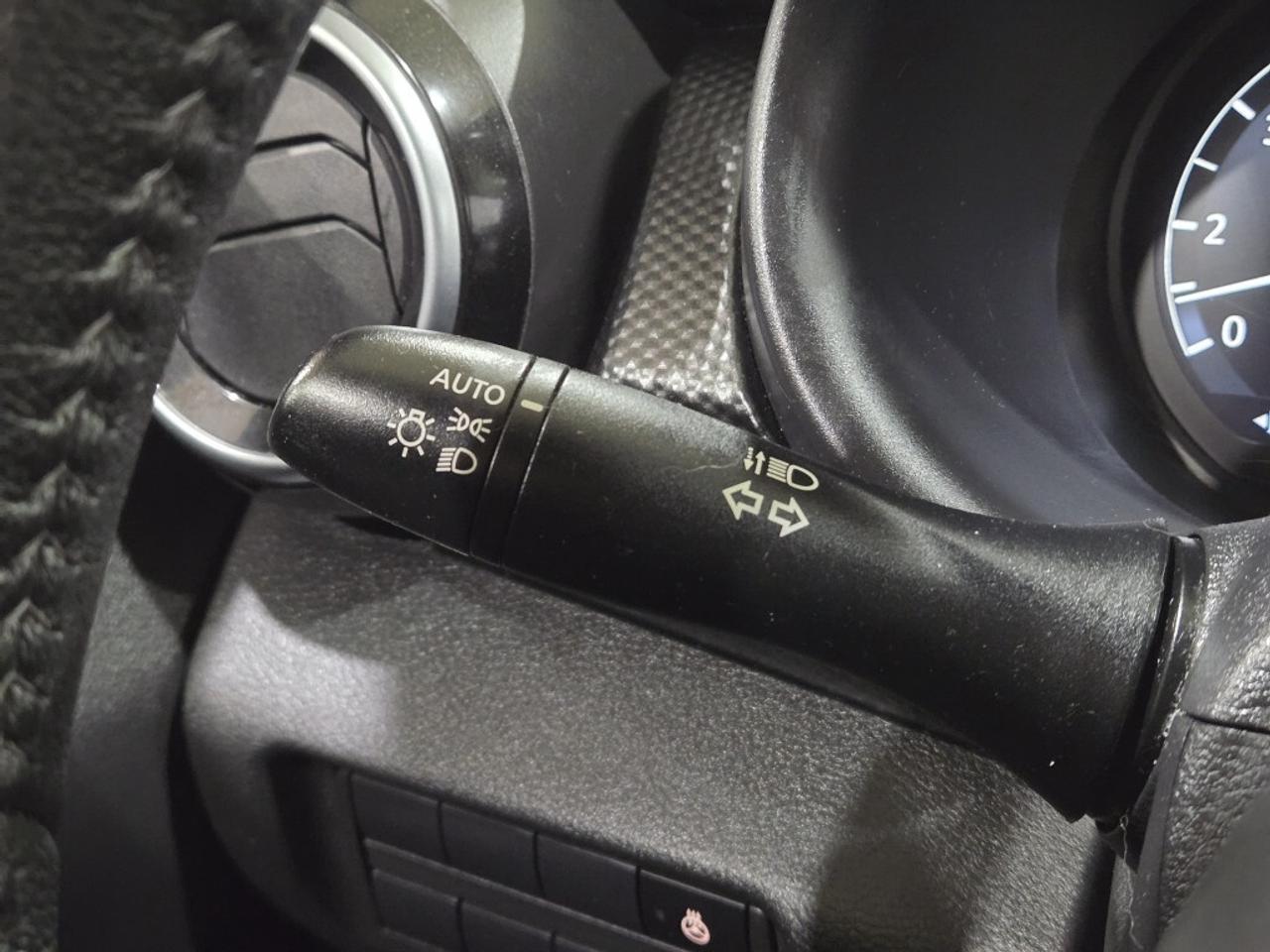 2024 Nissan Kicks SV CVT No Accidents One Owner APPLE CAR-PLAY PARK Photo