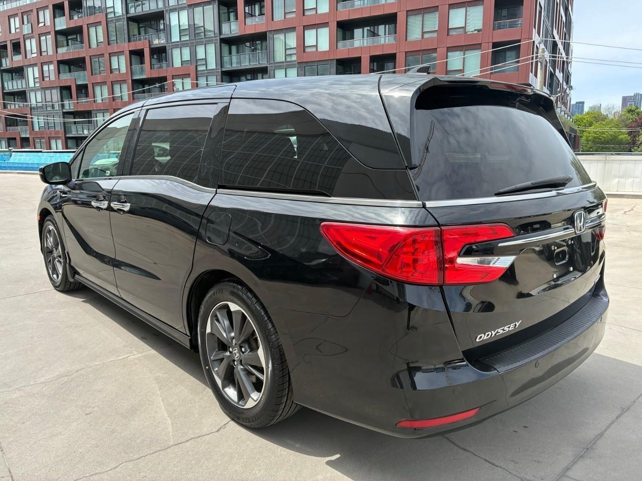 2022 Honda Odyssey Touring Passenger Van Photo