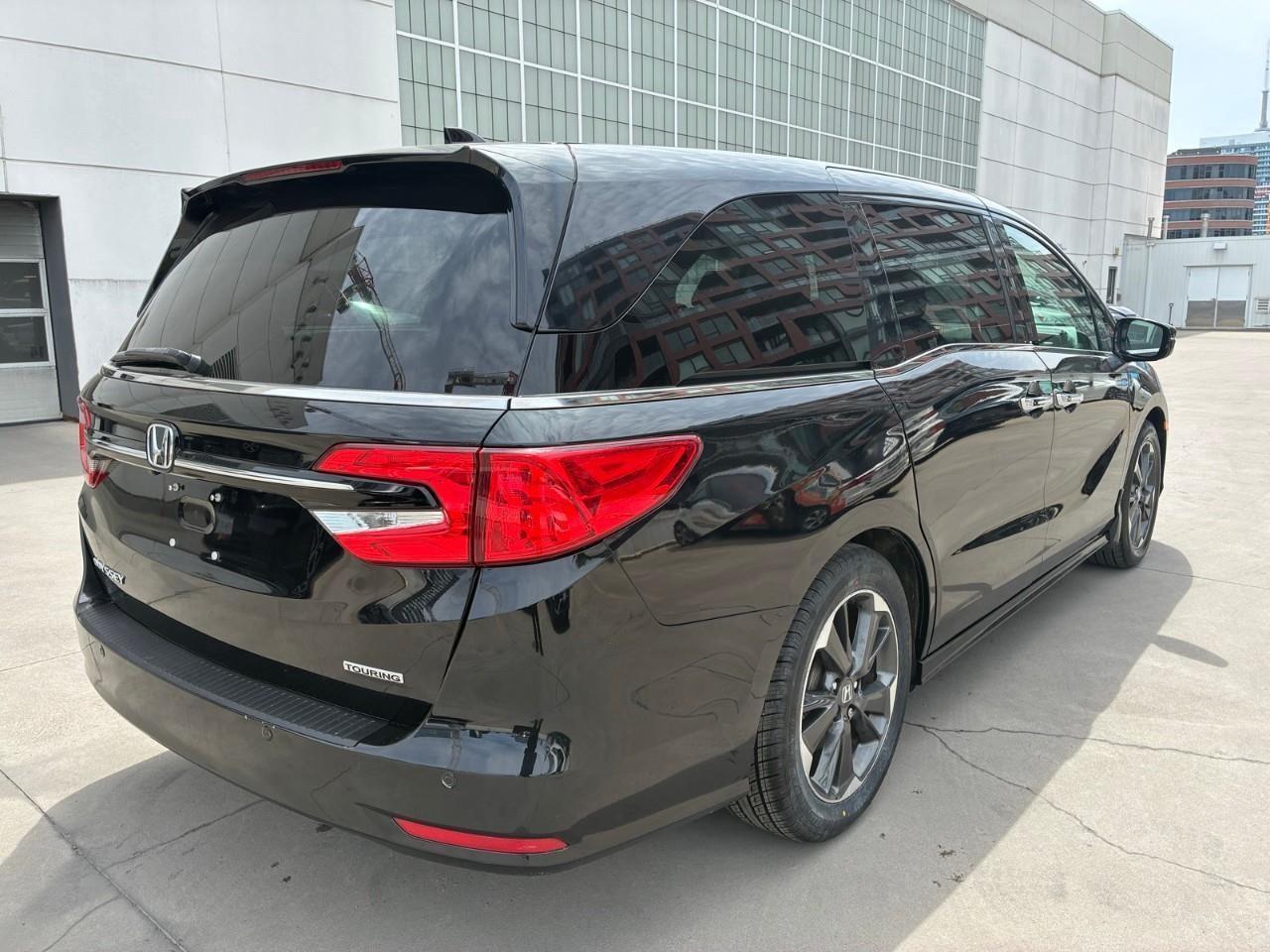 2022 Honda Odyssey Touring Passenger Van Photo