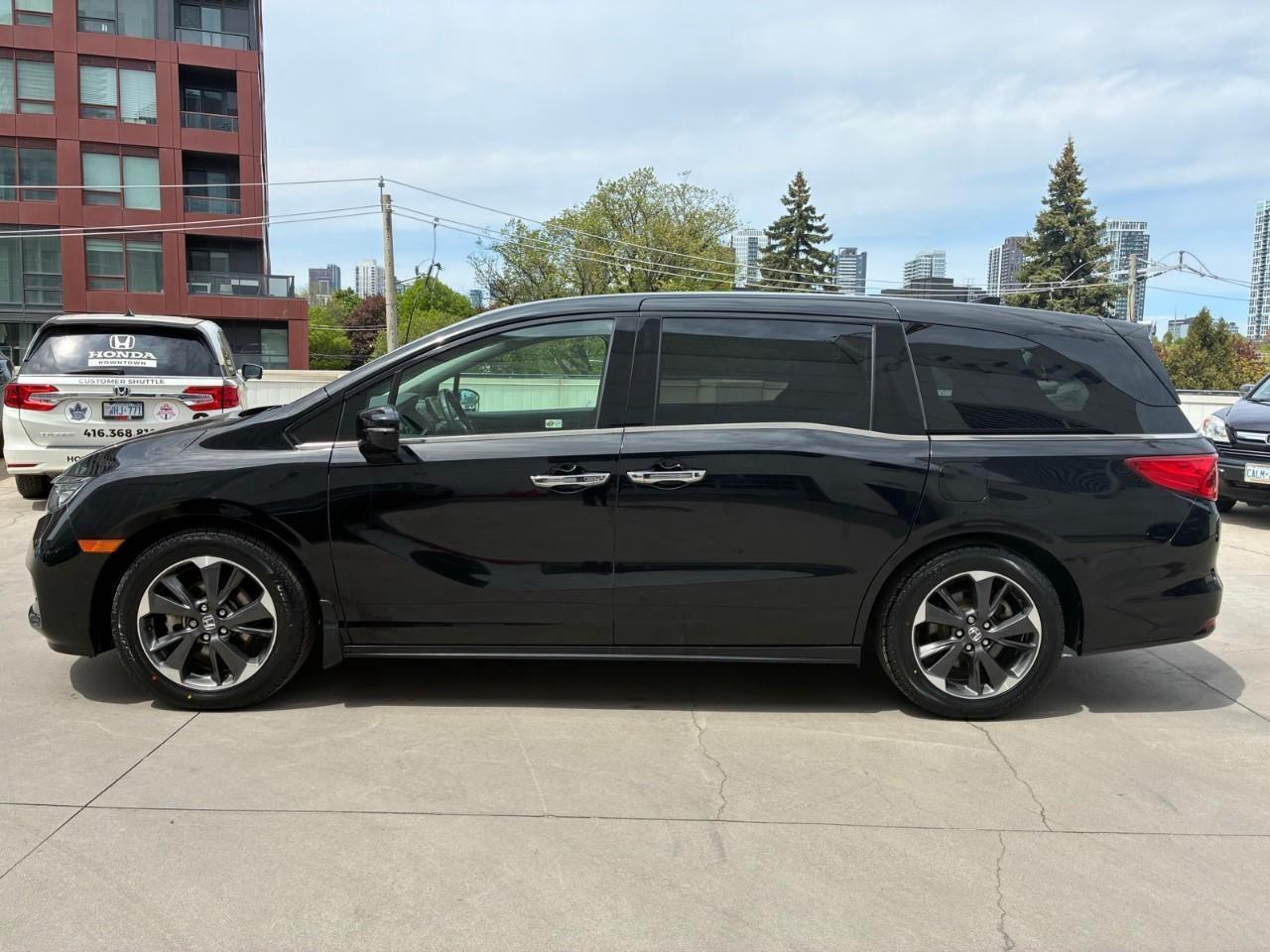2022 Honda Odyssey Touring Passenger Van Photo