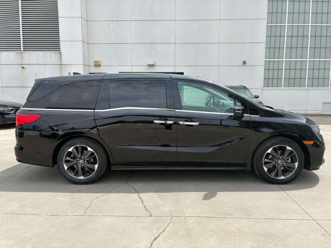 2022 Honda Odyssey Touring Passenger Van Photo