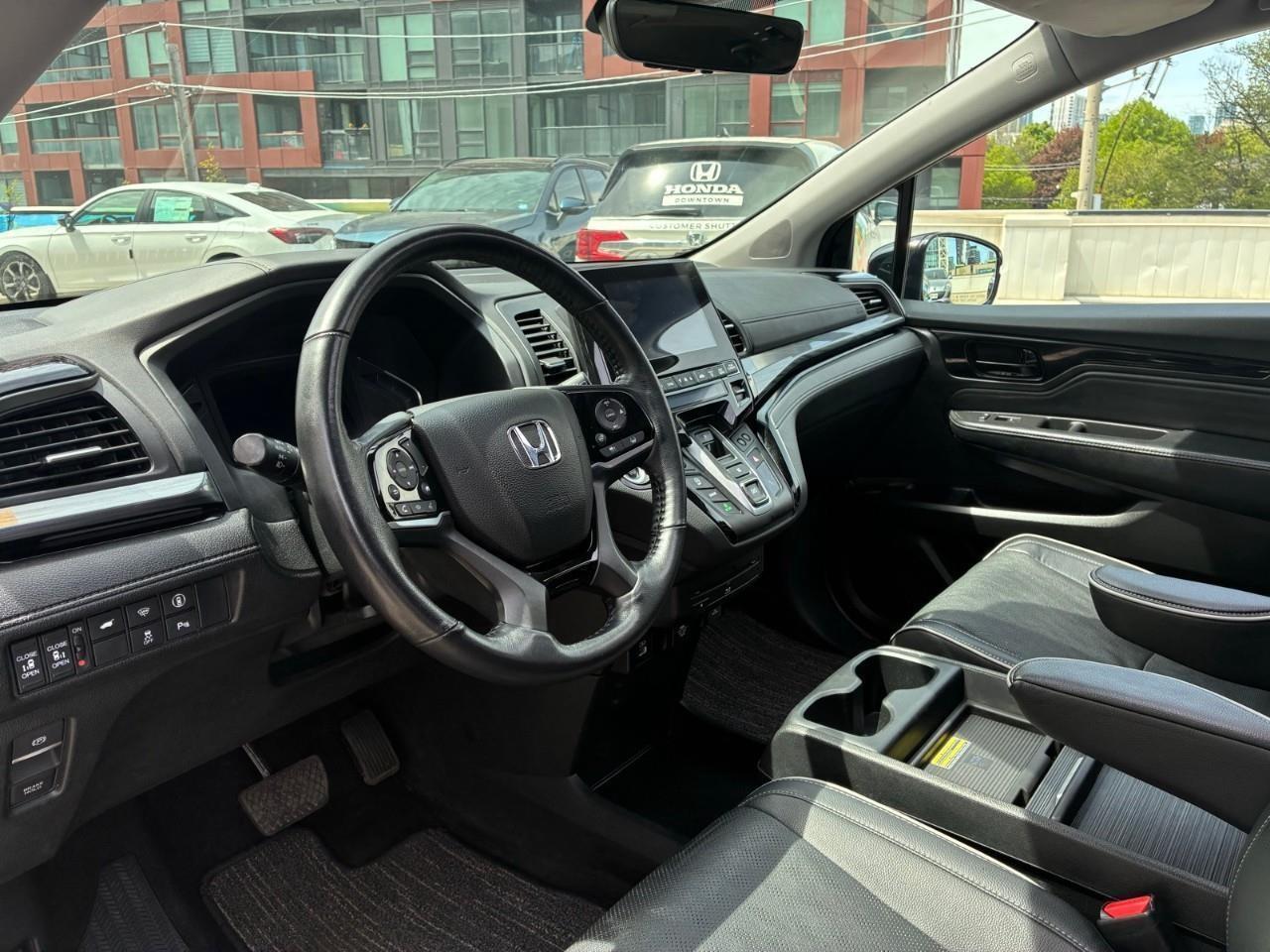 2022 Honda Odyssey Touring Passenger Van Photo