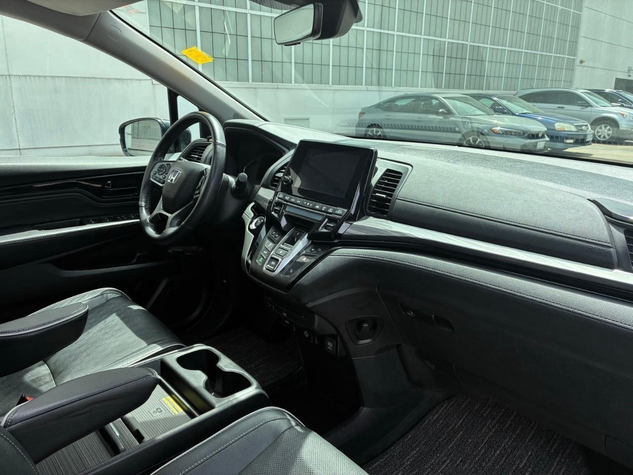 2022 Honda Odyssey Touring Passenger Van Photo