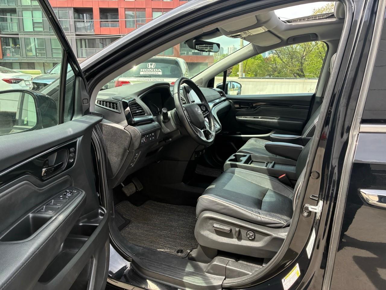 2022 Honda Odyssey Touring Passenger Van Photo
