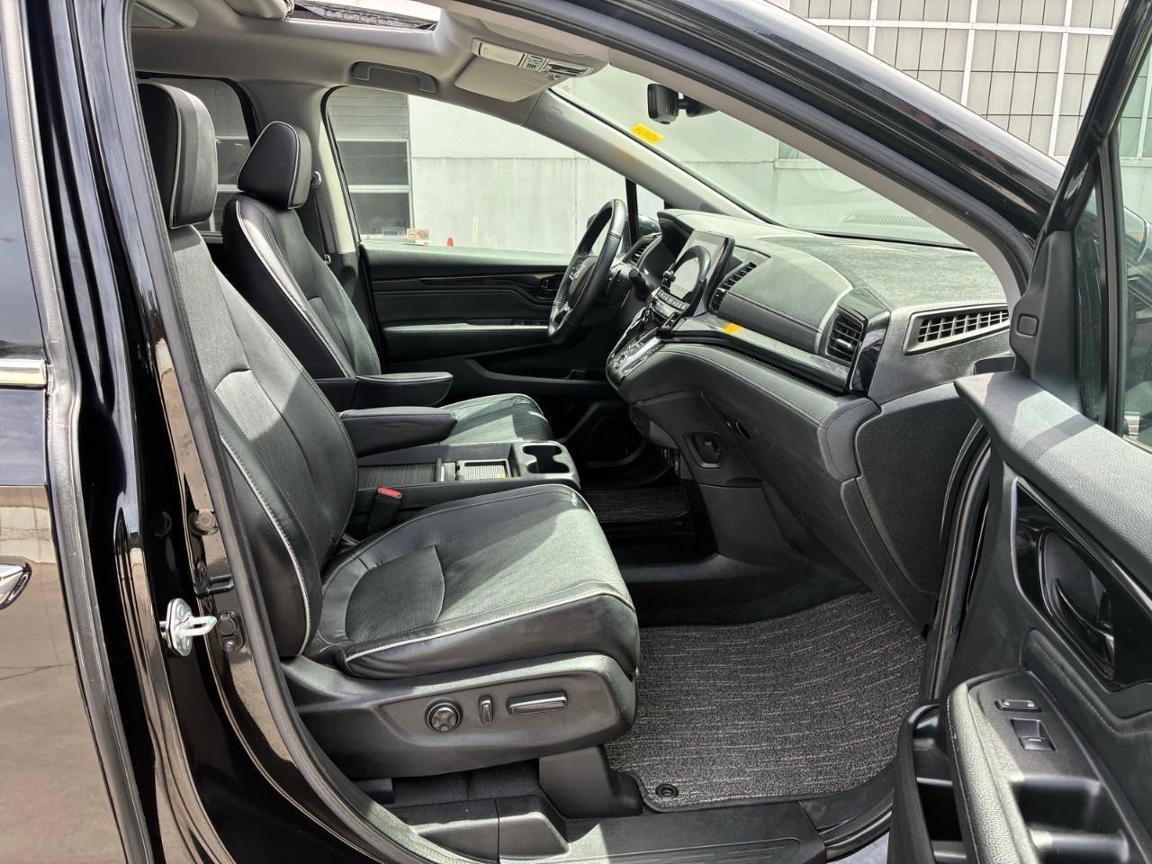 2022 Honda Odyssey Touring Passenger Van Photo