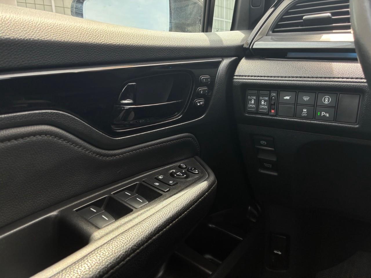 2022 Honda Odyssey Touring Passenger Van Photo