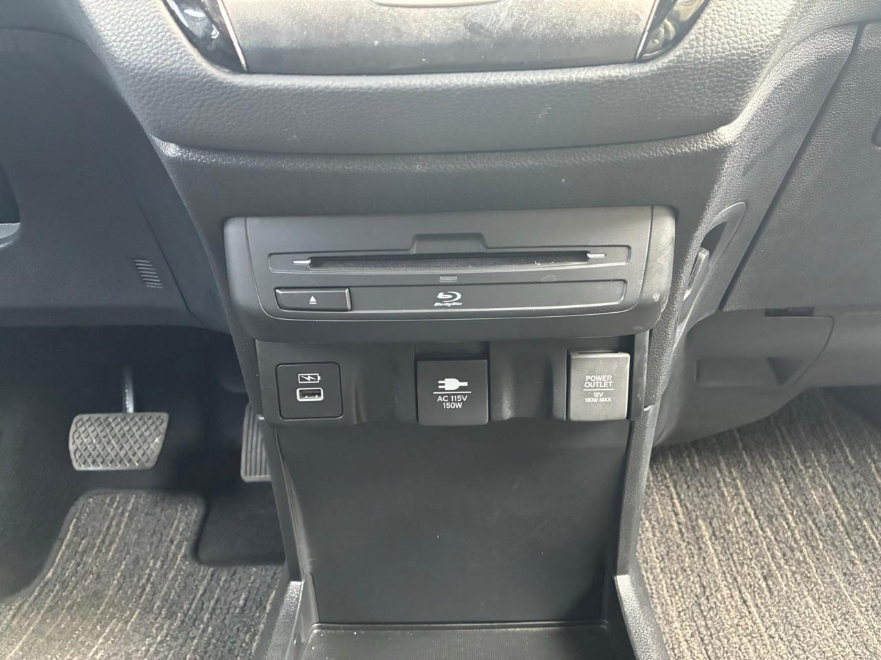 2022 Honda Odyssey Touring Passenger Van Photo