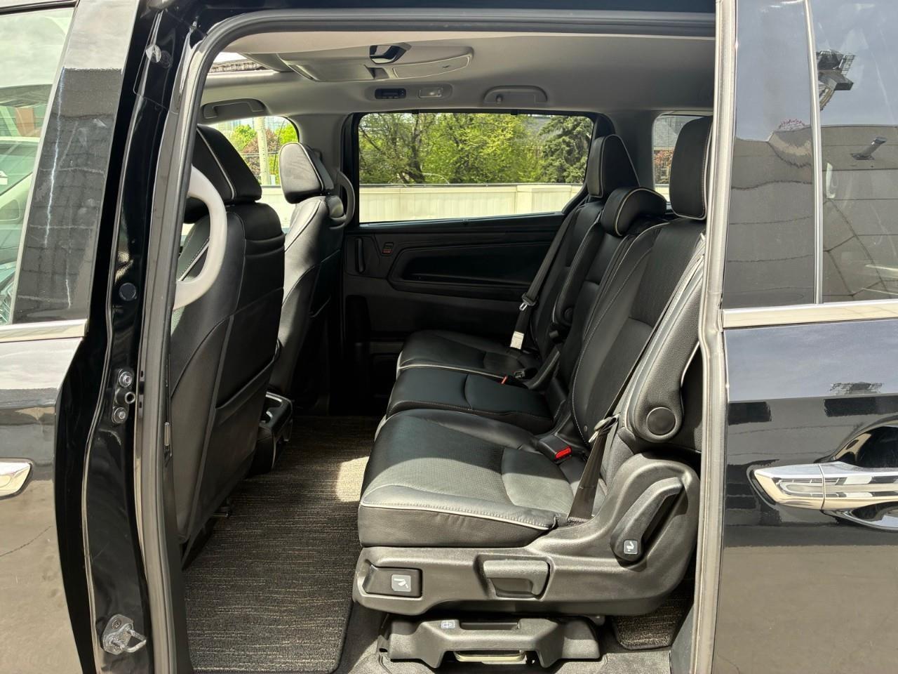2022 Honda Odyssey Touring Passenger Van Photo
