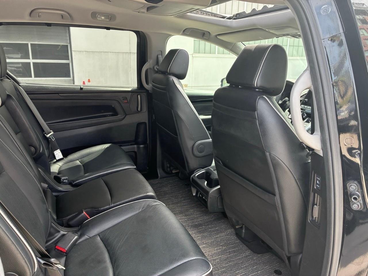 2022 Honda Odyssey Touring Passenger Van Photo