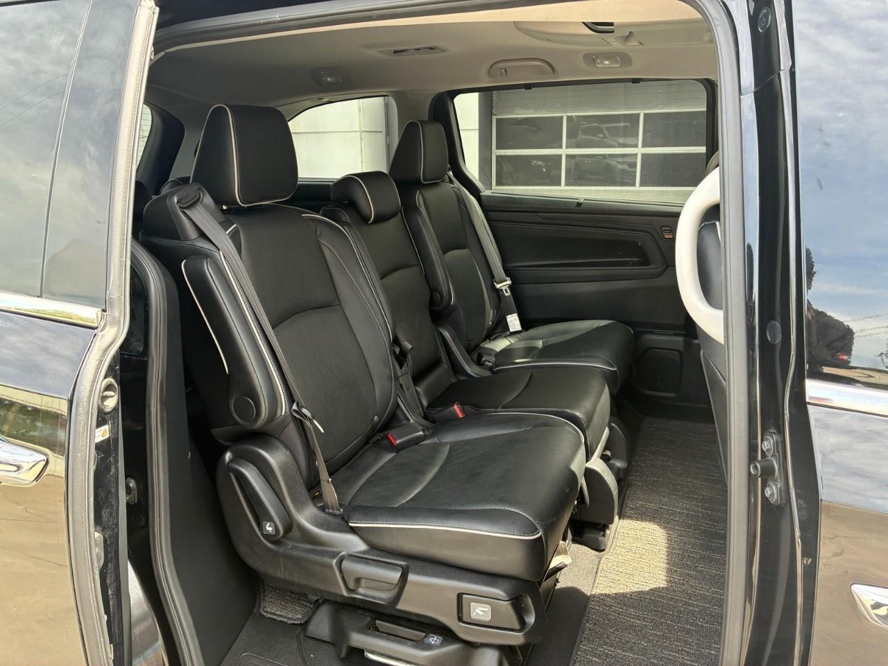 2022 Honda Odyssey Touring Passenger Van Photo