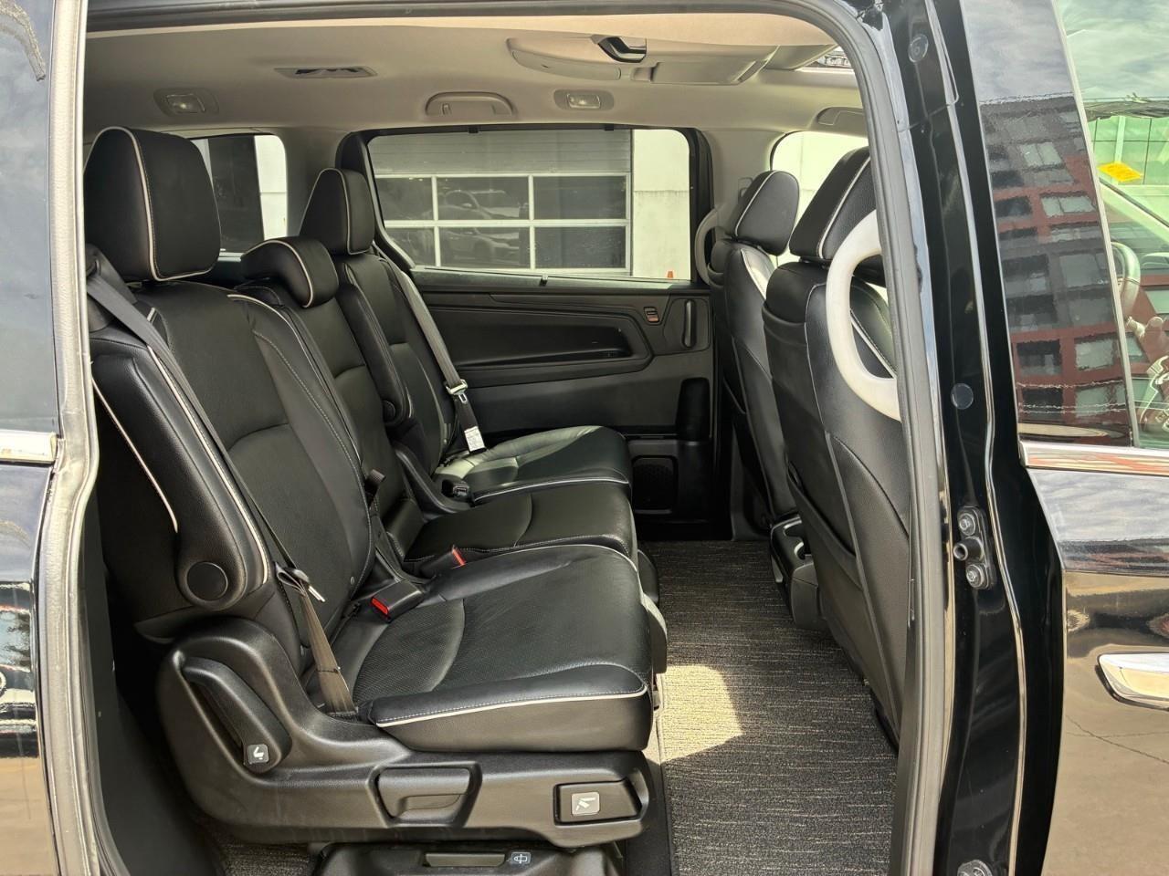 2022 Honda Odyssey Touring Passenger Van Photo