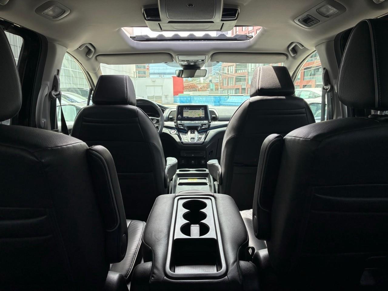 2022 Honda Odyssey Touring Passenger Van Photo
