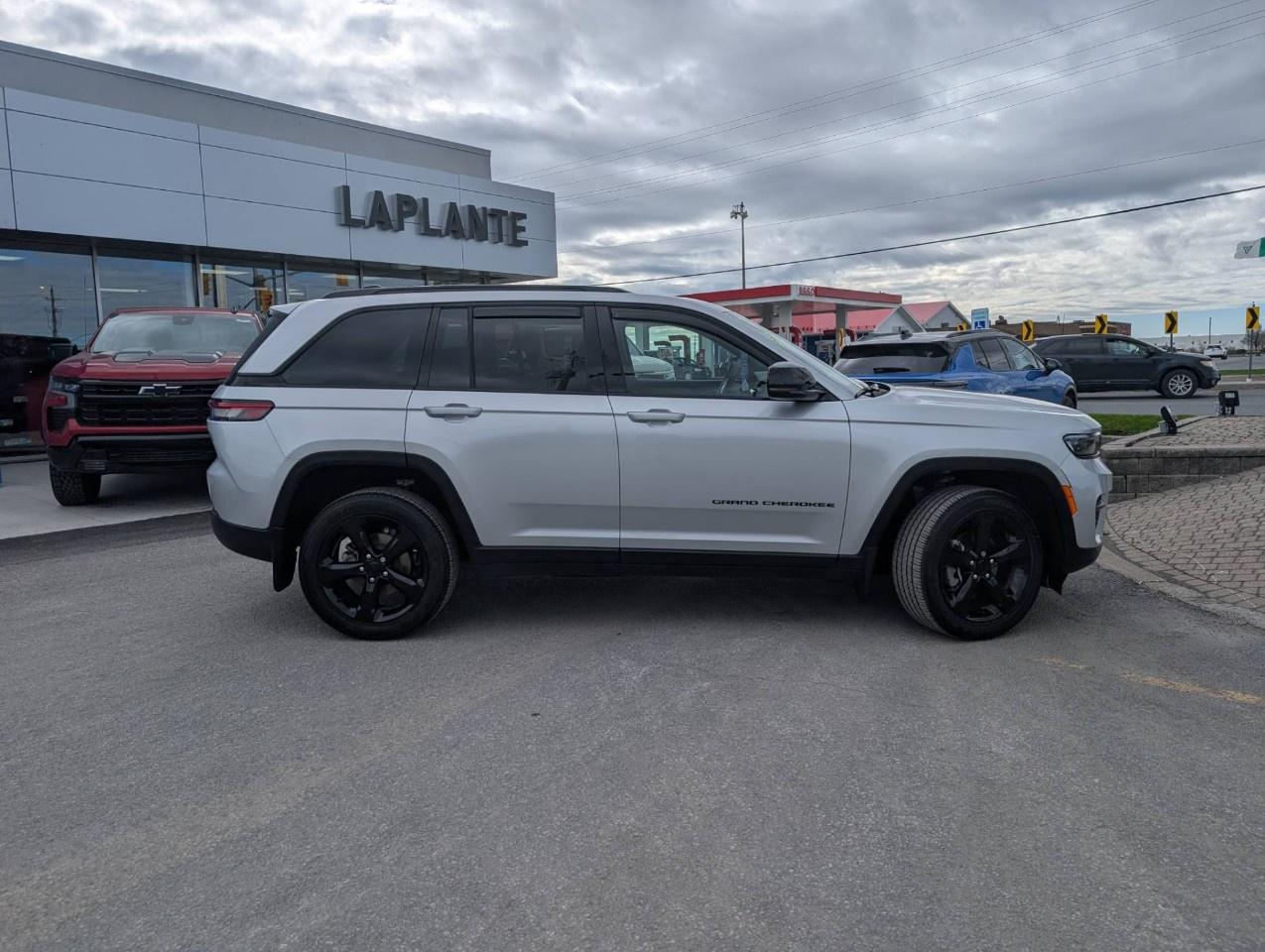 2024 Jeep Grand Cherokee ALTITUDE 4X4 Photo