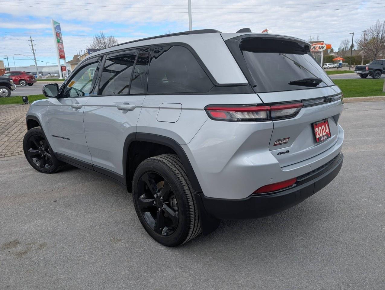 2024 Jeep Grand Cherokee ALTITUDE 4X4 Photo
