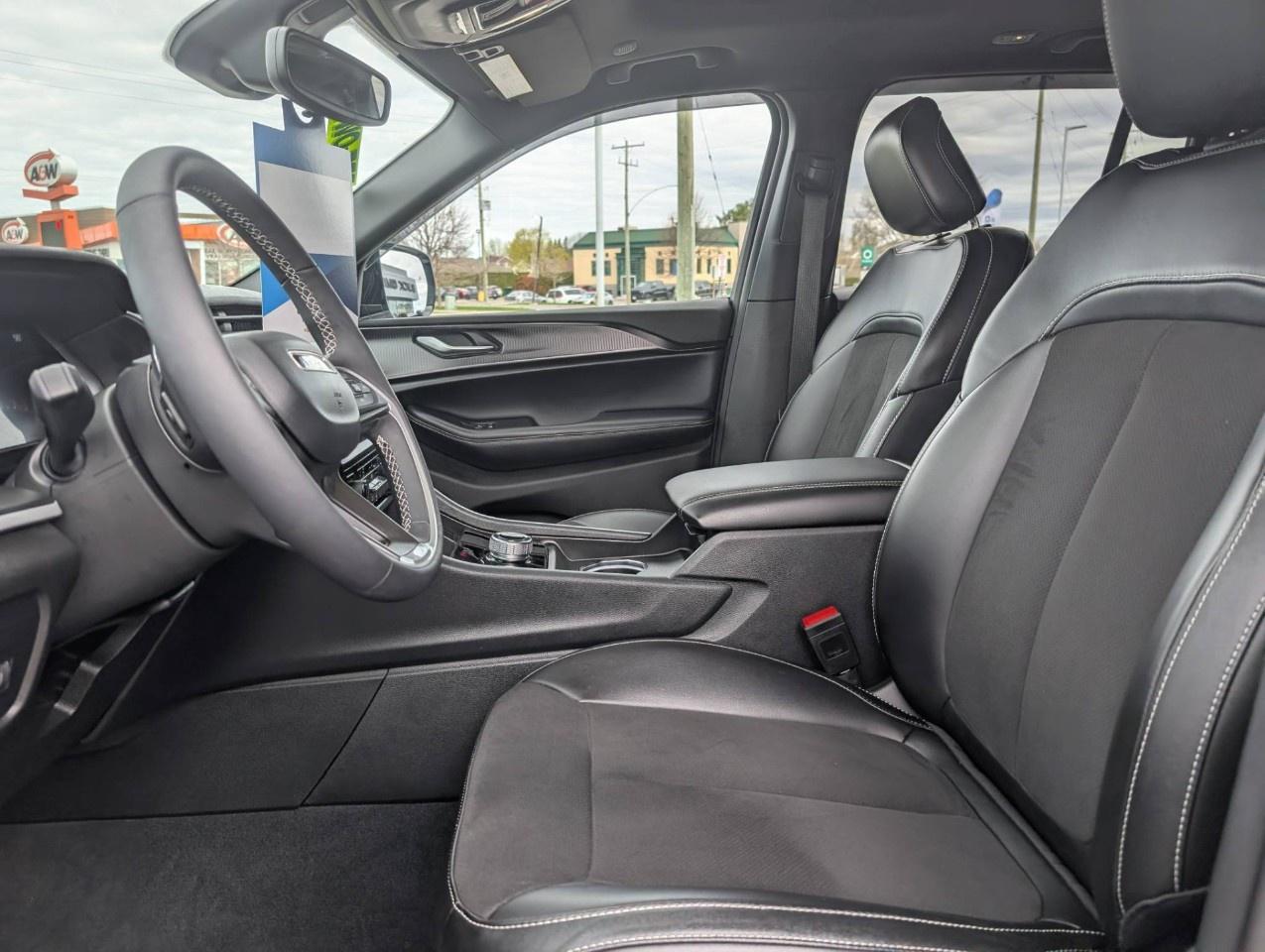 2024 Jeep Grand Cherokee ALTITUDE 4X4 Photo