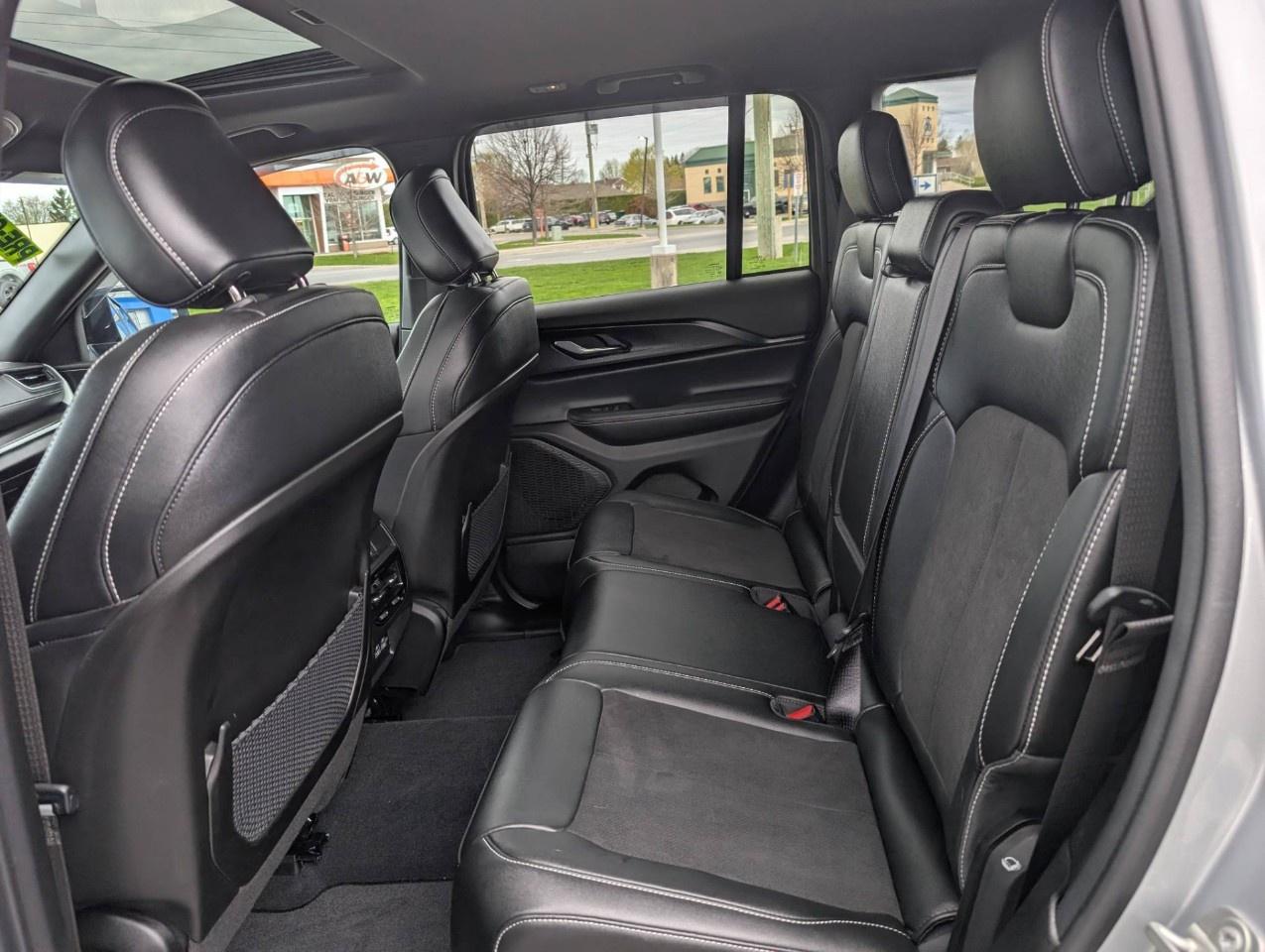 2024 Jeep Grand Cherokee ALTITUDE 4X4 Photo