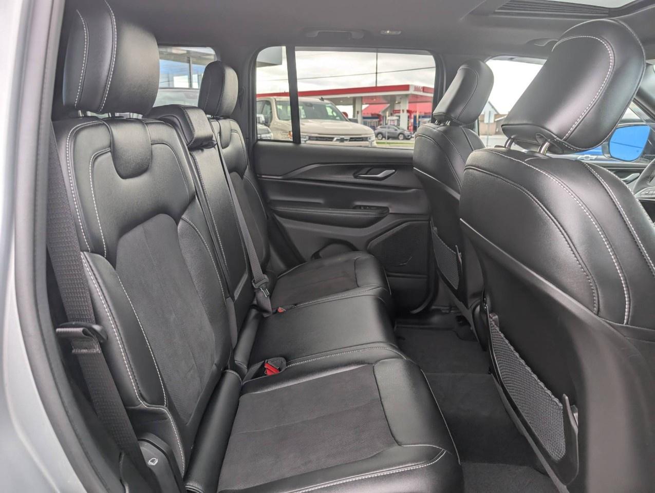2024 Jeep Grand Cherokee ALTITUDE 4X4 Photo