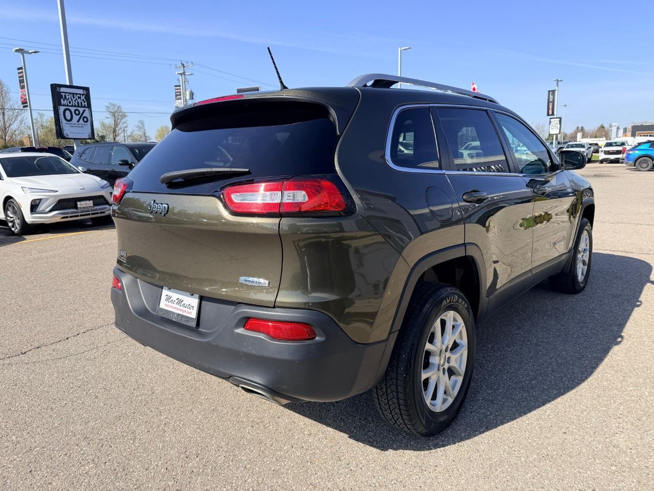 2015 Jeep Cherokee 4WD 4dr North Photo