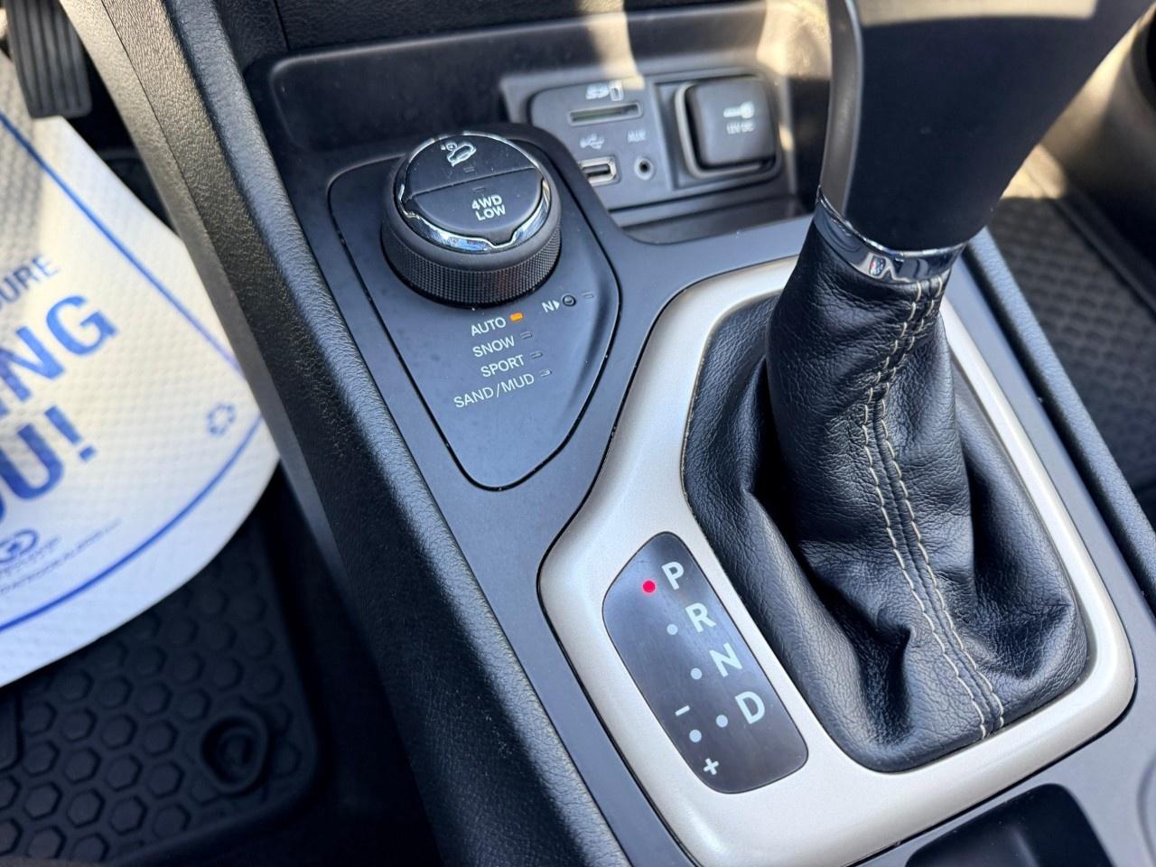 2015 Jeep Cherokee 4WD 4dr North Photo
