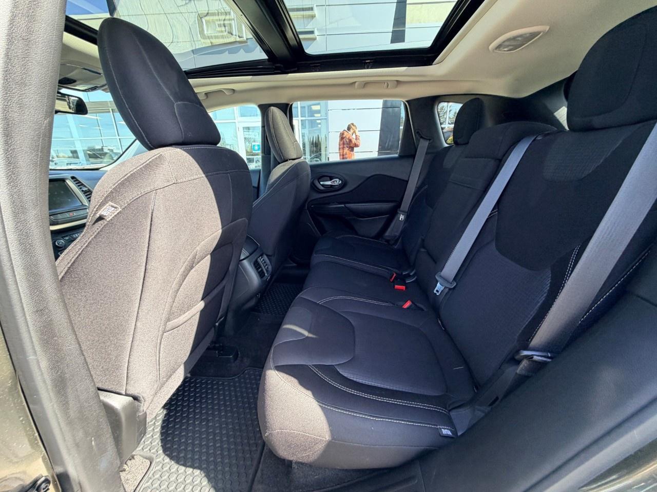 2015 Jeep Cherokee 4WD 4dr North Photo