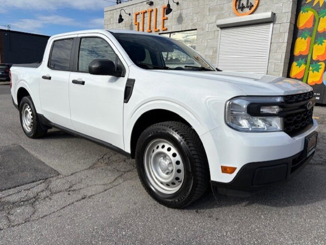 2024 Ford Maverick XL AWD SuperCrew ONLY 33KM-1 OWNER-FACTORY WARR!! Photo