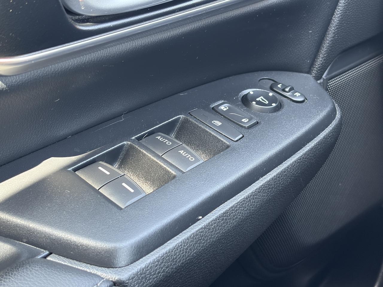 2022 Honda CR-V EX-L AWD   Sunroof   Leather   Heated Seats Photo