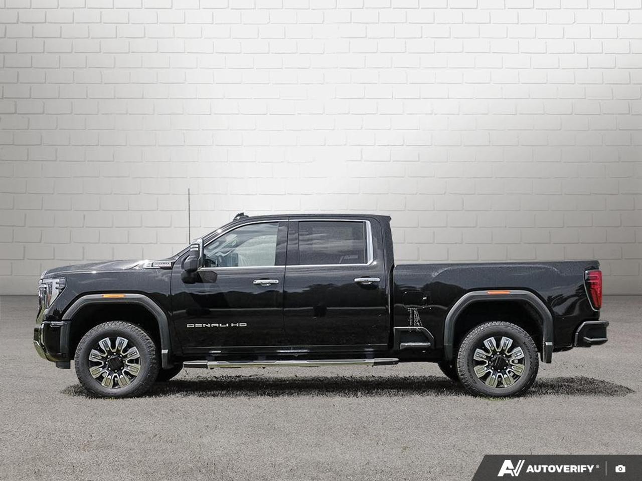2025 GMC SIERRA 2500HD 4WD Crew Cab Standard Box Denali Photo
