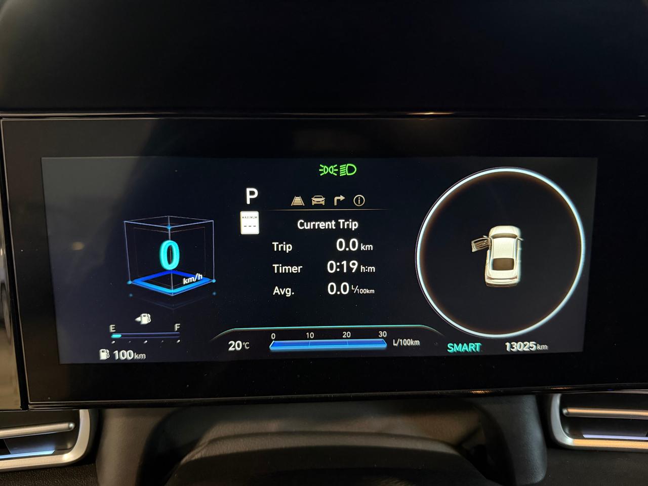2024 Hyundai Elantra PREFFERRED W/TECH-4D / Apple+Android car player Photo