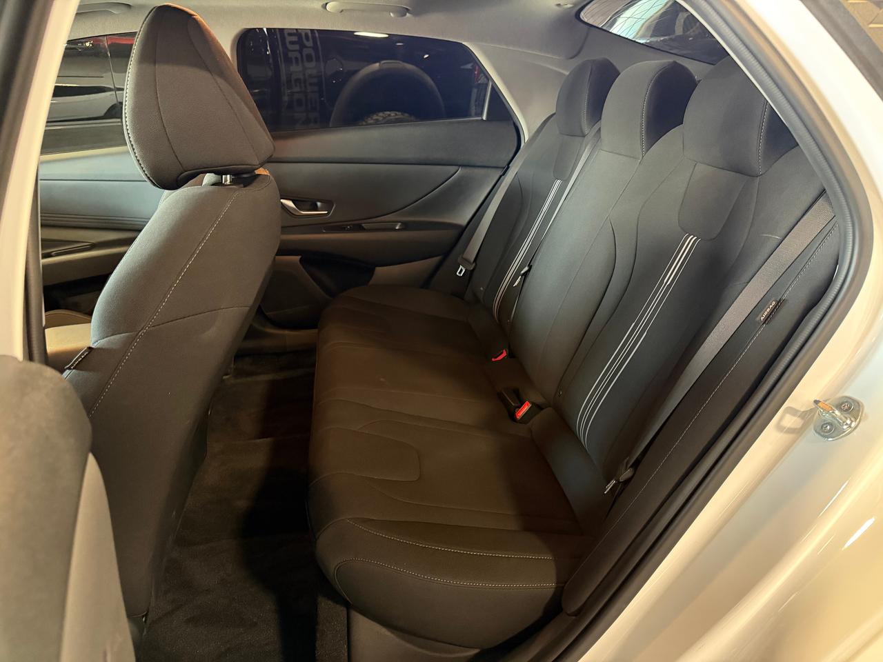 2024 Hyundai Elantra PREFFERRED W/TECH-4D / Apple+Android car player Photo