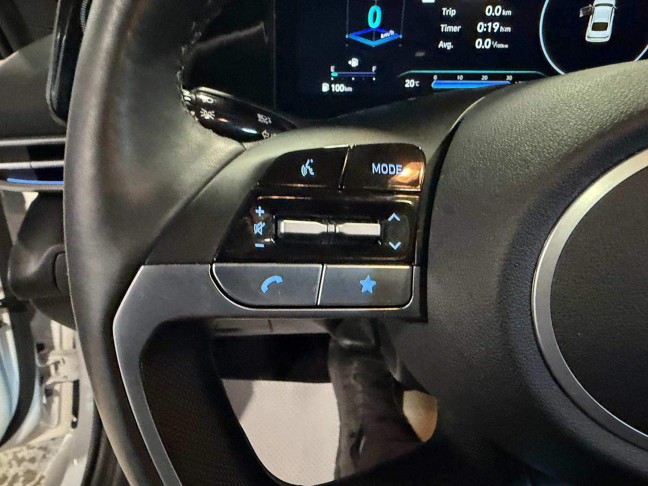 2024 Hyundai Elantra PREFFERRED W/TECH-4D / Apple+Android car player Photo