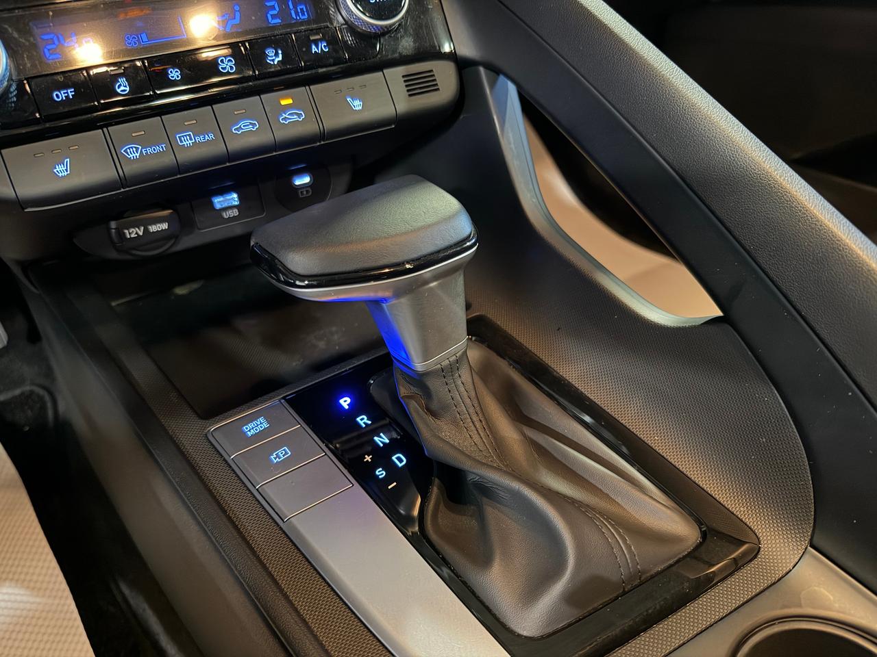 2024 Hyundai Elantra PREFFERRED W/TECH-4D / Apple+Android car player Photo