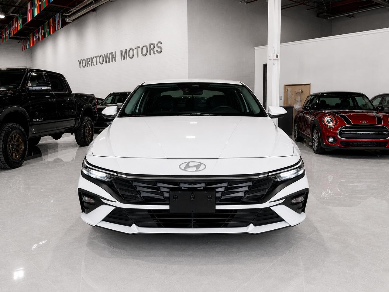 2024 Hyundai Elantra PREFFERRED W/TECH-4D / Apple+Android car player Photo