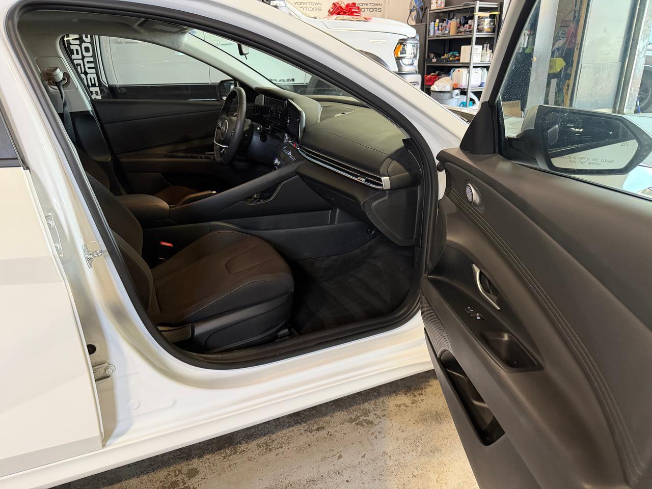 2024 Hyundai Elantra PREFFERRED W/TECH-4D / Apple+Android car player Photo