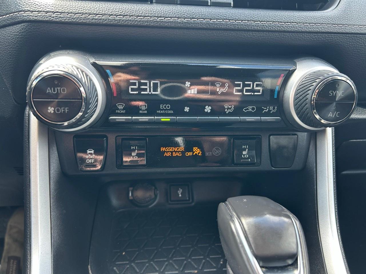 2020 Toyota RAV4 XLE AWD Photo