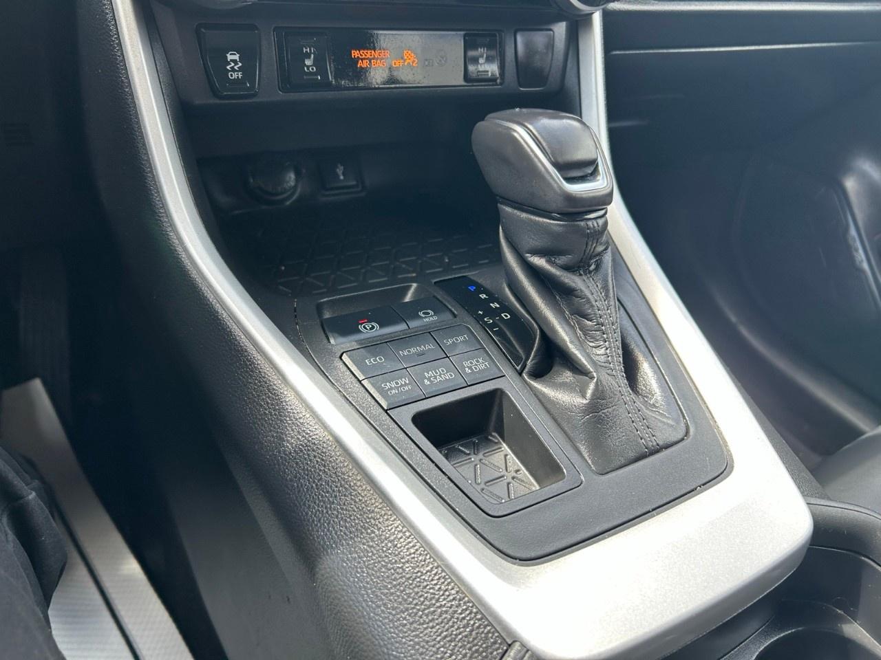 2020 Toyota RAV4 XLE AWD Photo