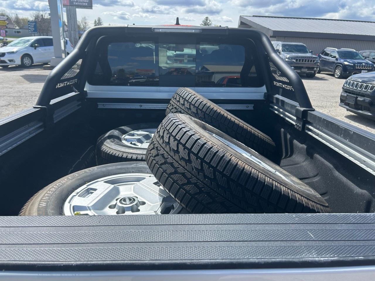 2024 Nissan Frontier Crew Cab 4x4 Long Bed SV Photo