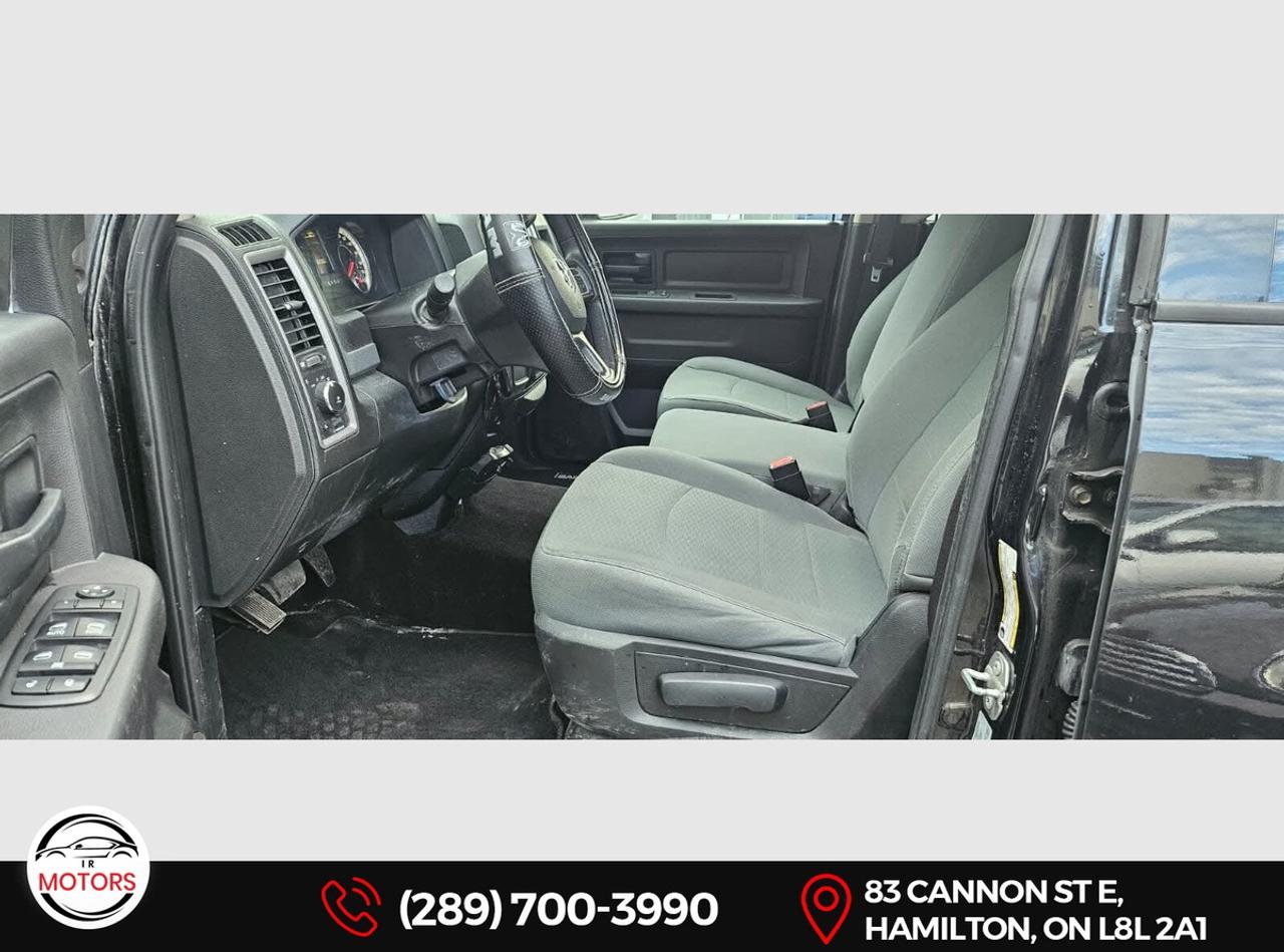 2017 RAM 1500 Express 4x4 Crew Cab - HEMI - No Accidents -  Photo