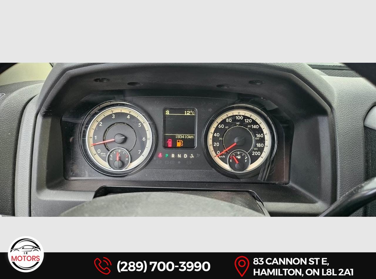 2017 RAM 1500 Express 4x4 Crew Cab - HEMI - No Accidents -  Photo