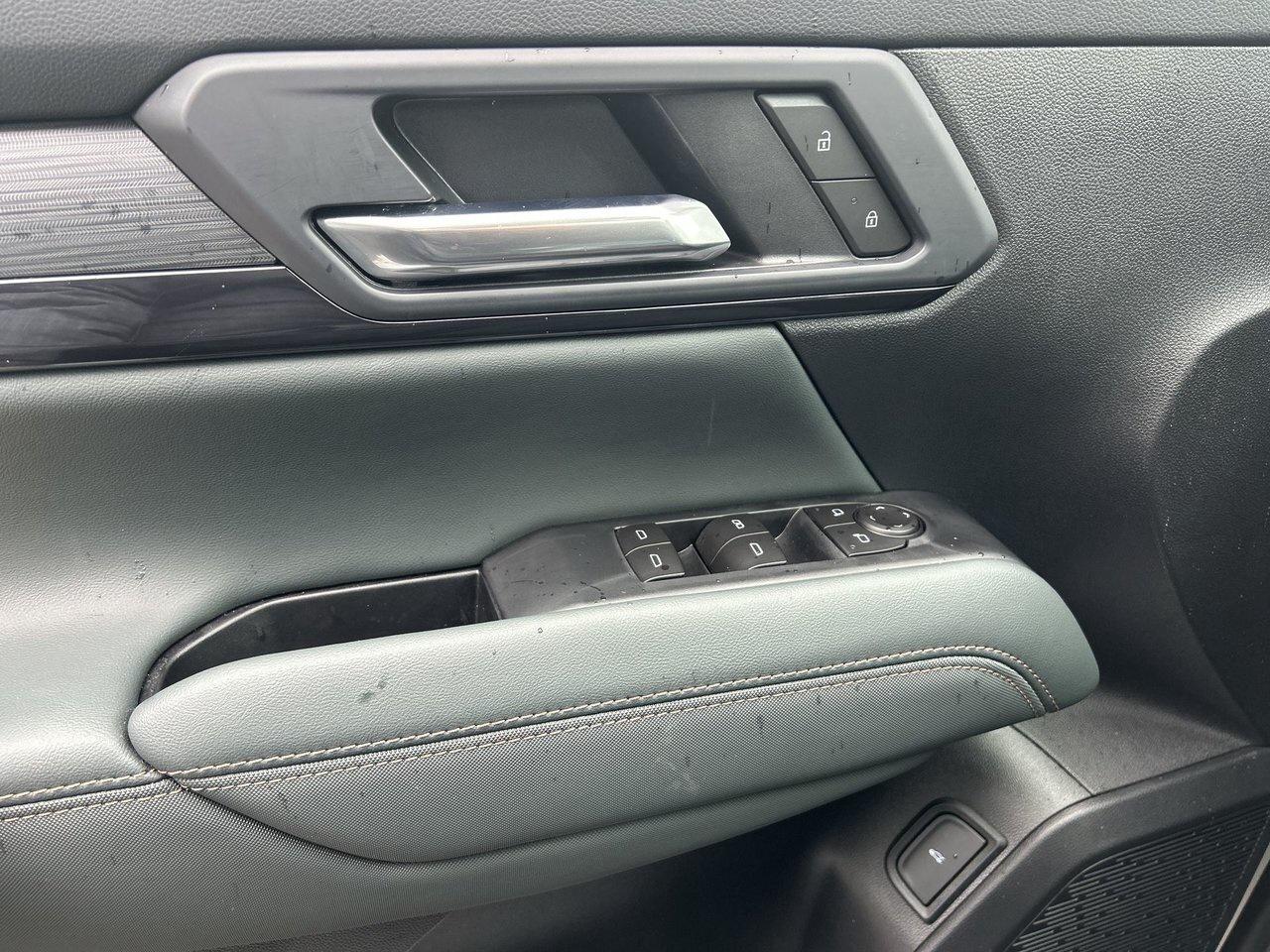 2026 GMC Terrain AT4 Low KMs Panoramic Sunroof Adaptive Cruise Blin Photo