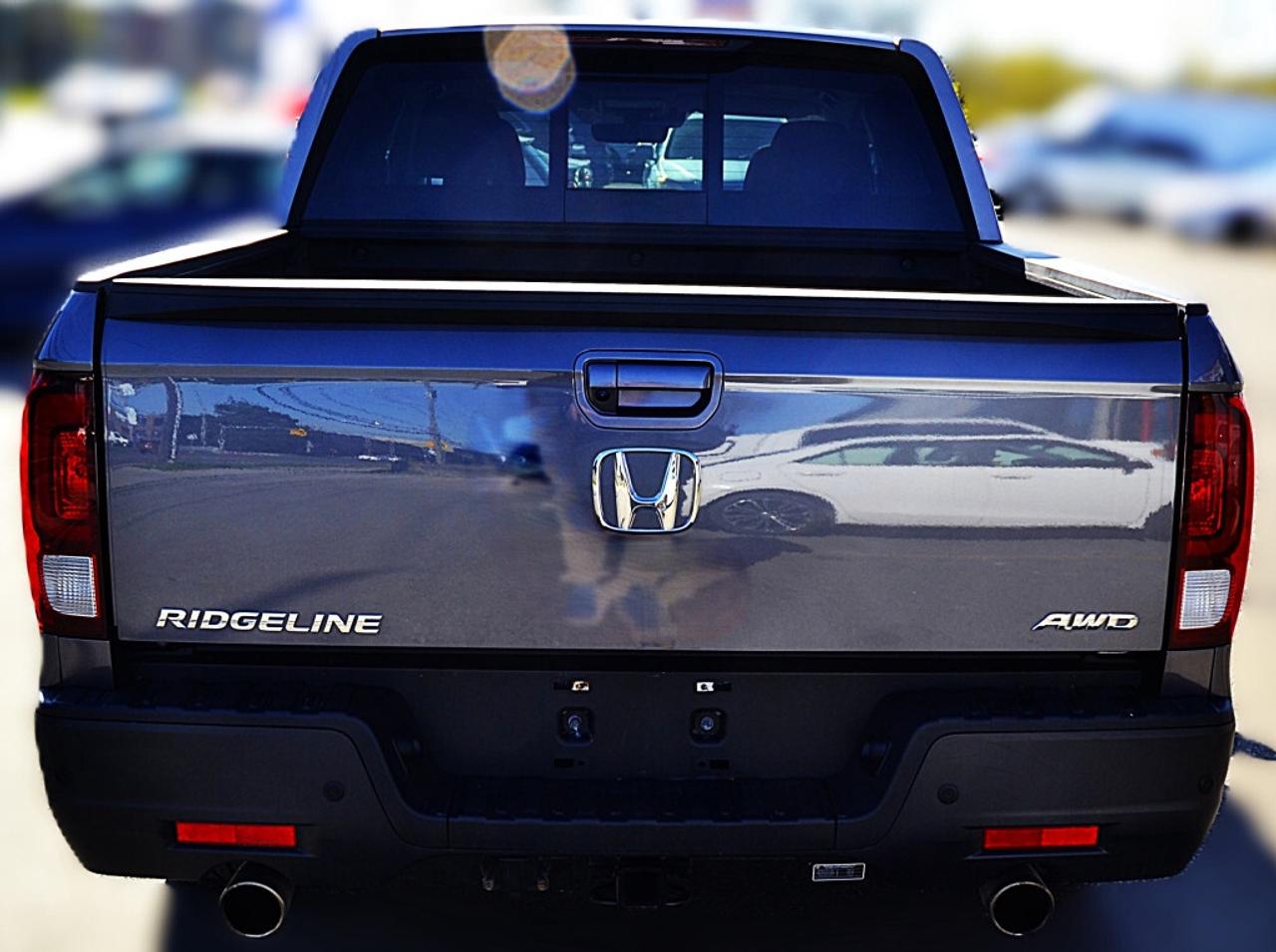 2022 Honda Ridgeline EX-L All-wheel Drive Photo3