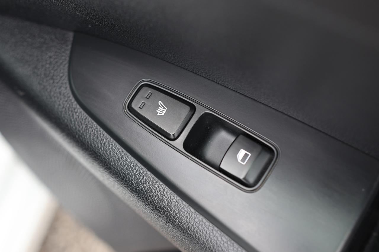 2020 Kia Forte EX/NAV/ADAPT CRUISE/BCAM/BLIS/LANE ASSIST/LEATHER/ Photo