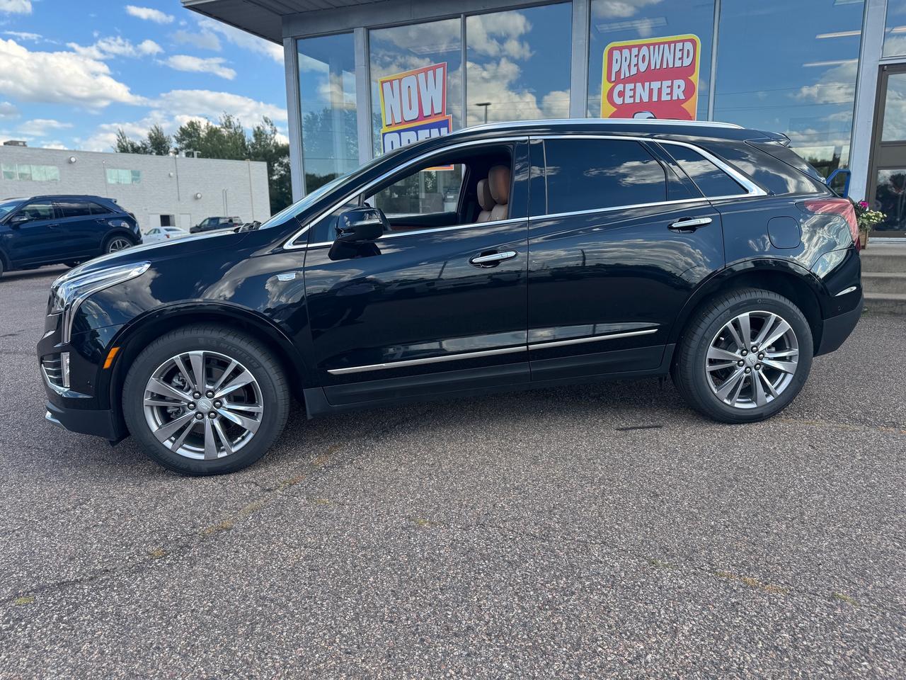 2024 Cadillac XT5 Premium Luxury 4dr All-Wheel Drive Photo2